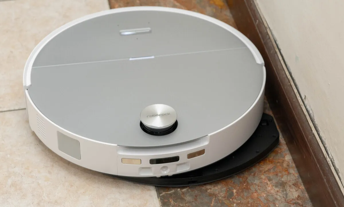 Robot lau nhà đầu tiên tích hợp giẻ lau rung và công nghệ radar từ Roborock